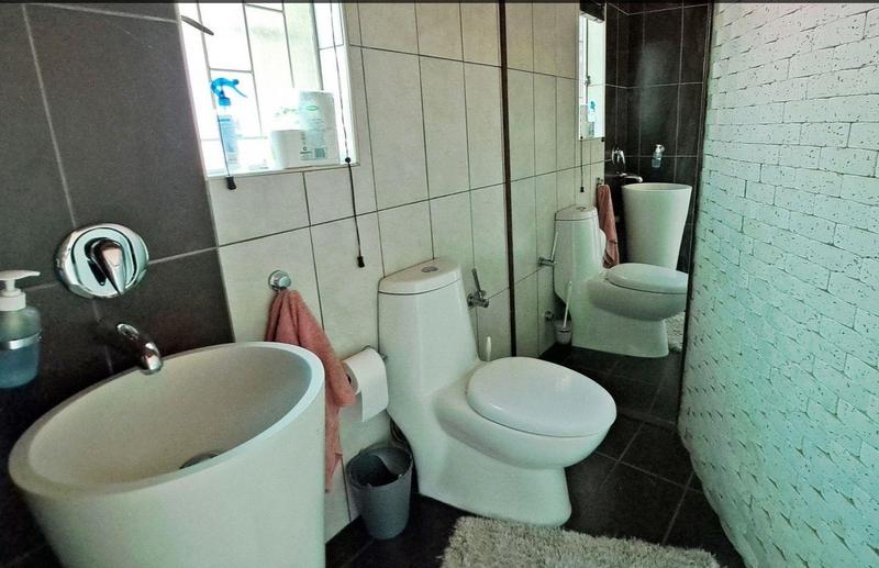 4 Bedroom Property for Sale in Langenhovenpark Free State